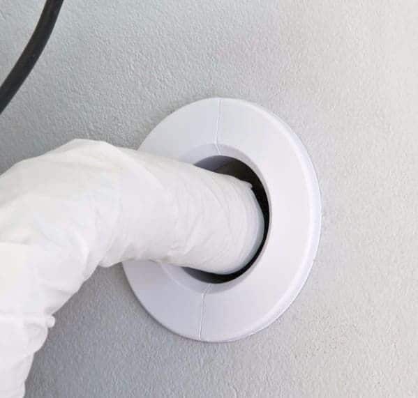 Acabamento de Parede Branco Para Instalação Ar Condicionado